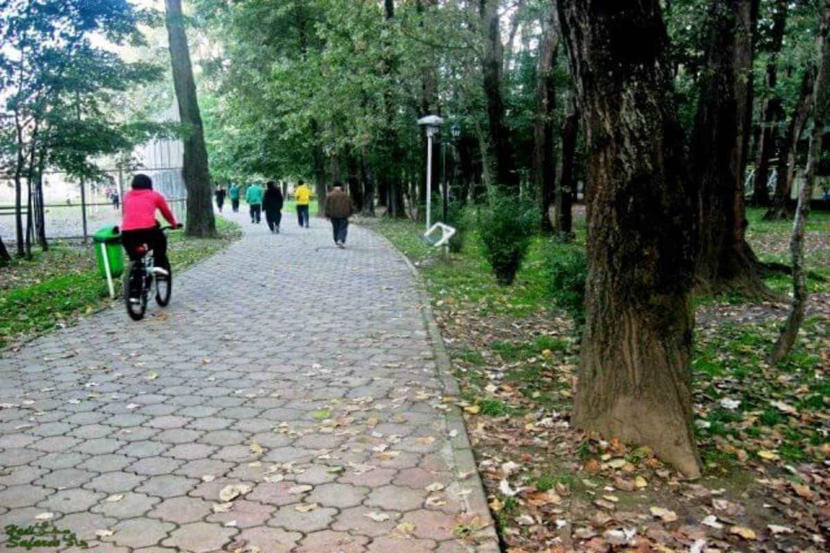 مسیرهای پیاده‌روی و دوچرخه‌سواری